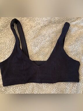 ALO Yoga Waffle Weekend Escape textured V-Neck Bralette Sports Bra